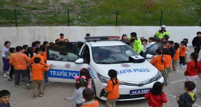 Tercan’da öğrencilere güvenli trafik eğitimi verildi