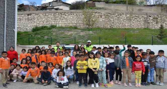 Tercan’da öğrencilere trafik güvenliği eğitimi verildi