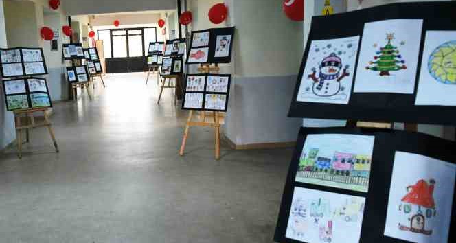 Otizmli öğrenciden resim sergisi