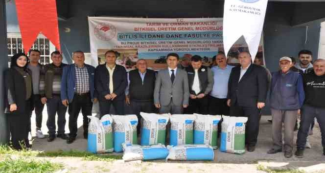 Güroymak’ta 25 çiftçiye 13 bin 600 kilogram fasulye tohumu dağıtıldı