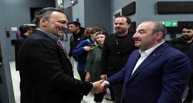 Bakan Varank, Güldür Güldür Show’un uzay skecini yerinde izledi