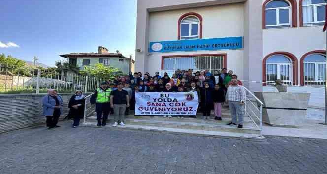 Aydın’da jandarma ekipleri vatandaşları bilgilendirmeye devam ediyor