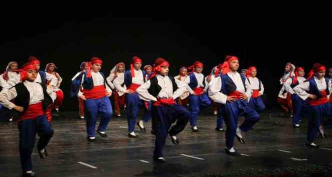 Küçükçekmece’de Halk Oyunları Festivali’ne büyük ilgi