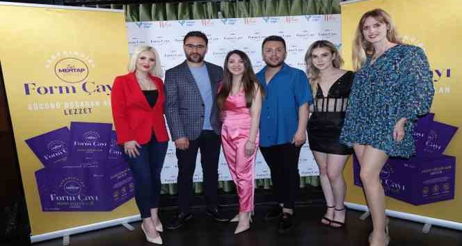 Ünlüler Çay’da buluştu