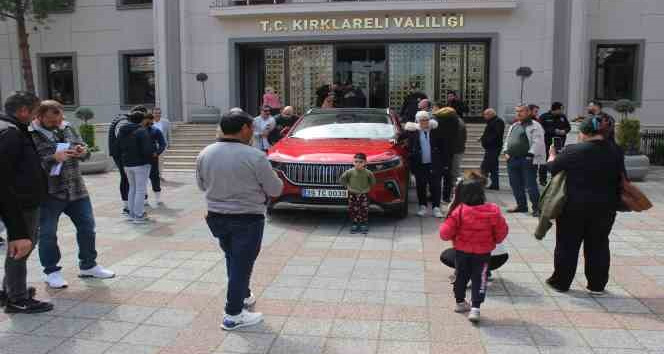 Kırklareli’de Togg’a yoğun ilgi: Vatandaşlar fotoğraf çekme yarışına girdi