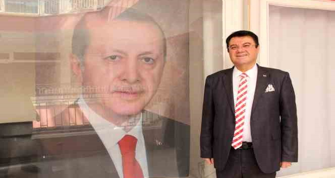 Karaman’da Demokrat Parti’den Cumhurbaşkanı Erdoğan’a pankartlı ve fotoğraflı destek