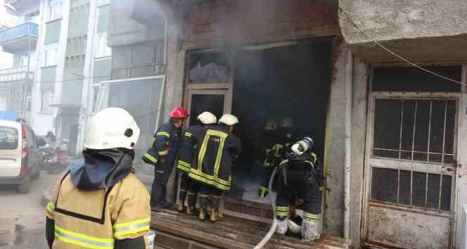 Tokat’ta depo yangını korkuttu