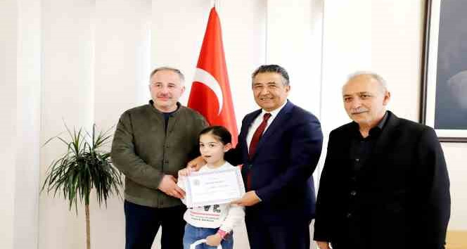 Minik Eller Tasarlıyor projesinde dereceye giren öğrenciler ödüllendirildi