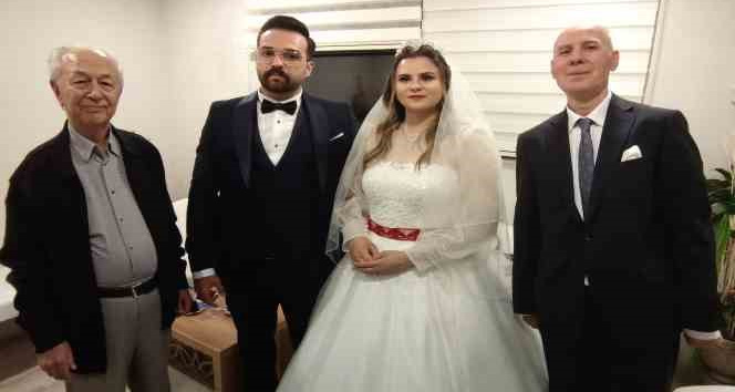 Anne babasının ardından 32 yıl sonra kızlarına da şahitlik yaptı