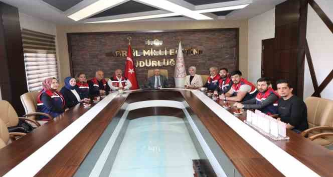 Milli Eğitim Bakanı Mahmut Özer Ağrı MEB AKUB ekibini plaketle ödüllendirdi