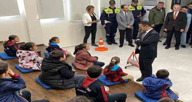 Çanakkale’de depremzede çocuklar trafik kuralları konusunda bilgilendirildi