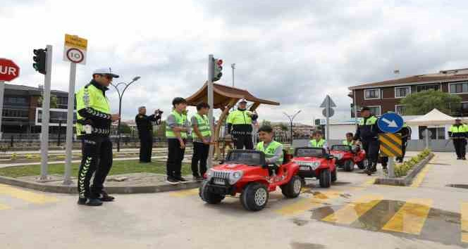 Yalova’da çocuklara güvenli trafik eğitimi
