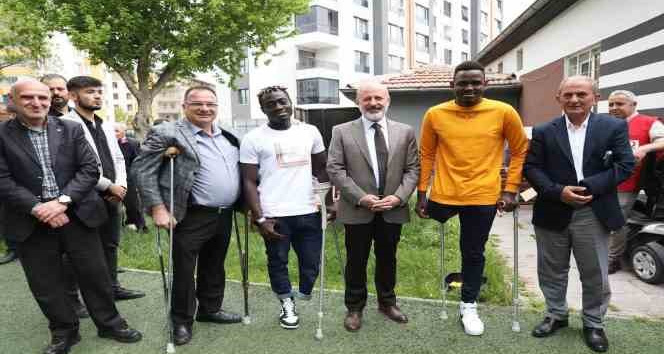 Başkan Çolakbayrakdar, engelliler haftasında gönüllere dokundu