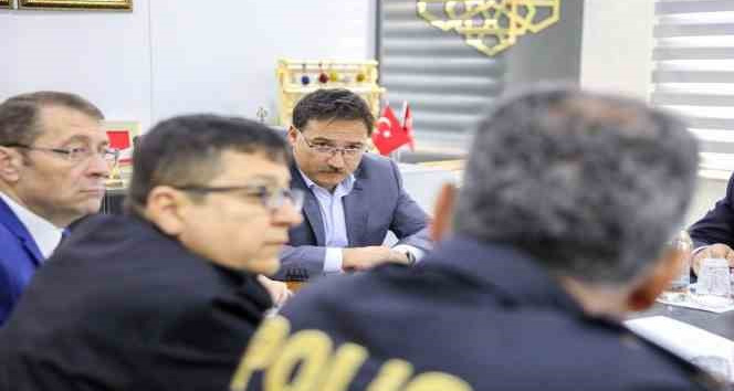 Vali Çiçek’ten uyuşturucu mesajı: “Gençlerimizi zehirleme hayalleri kuran tacirlere bu şehirde uyuşturucu sattırmayacağız”