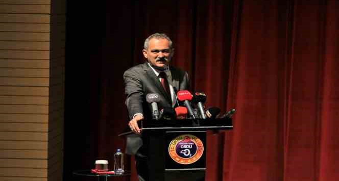 Bakan Özer: “Okul öncesi eğitimde ek ücreti kaldırıyoruz”