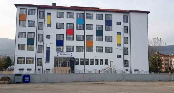 Okulun asansör halatı koptu, öğretmenler yaralandı