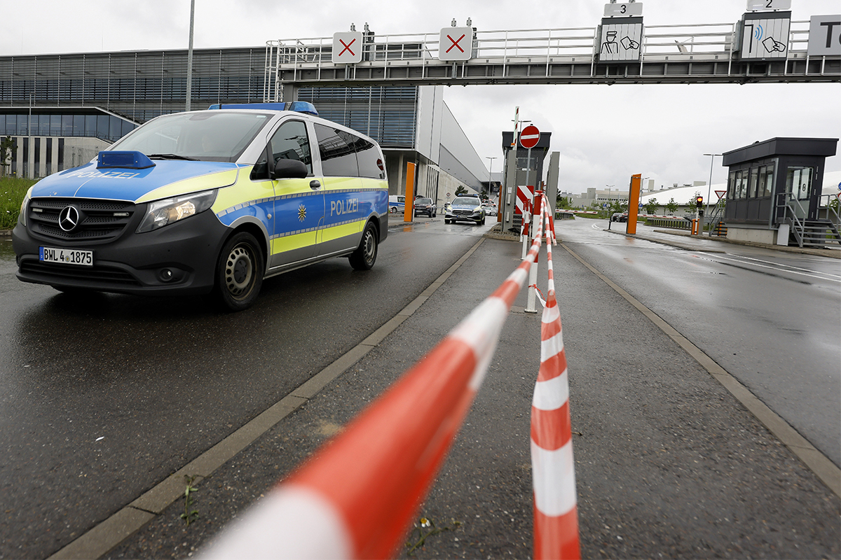 Almanya&#039;da Mercedes fabrikasında silahlı saldırı: 2 ölü