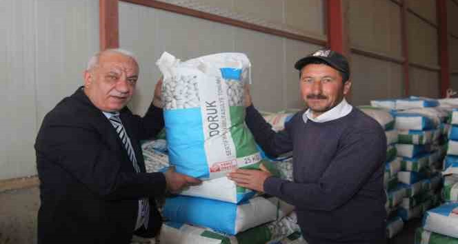 Ahlat’ta 87 çiftçiye 34 ton sertifikalı kuru fasulye tohumu dağıtıldı