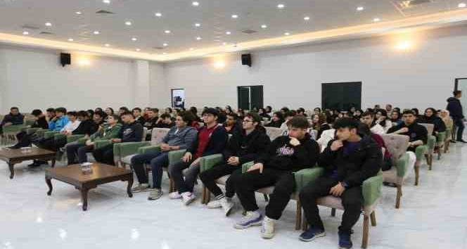 Başkan Aygün gençlere tecrübelerini anlattı