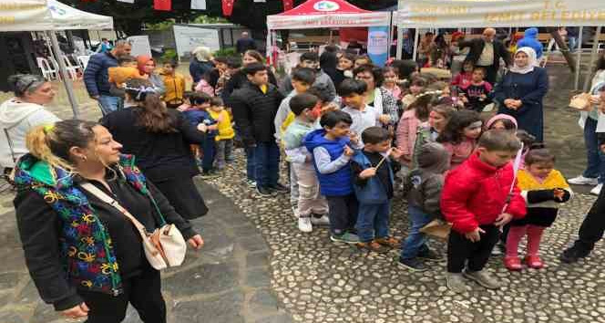 İzmit’te depremzede minikler için "Çocuklar Gülsün" etkinliği