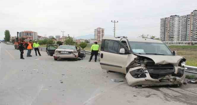 Karaman’da otomobil ile hafif ticari araç çarpıştı: 7 yaralı