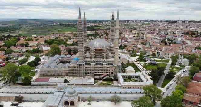 Selimiye Camii’nin dev kubbe aleminin montajı başladı