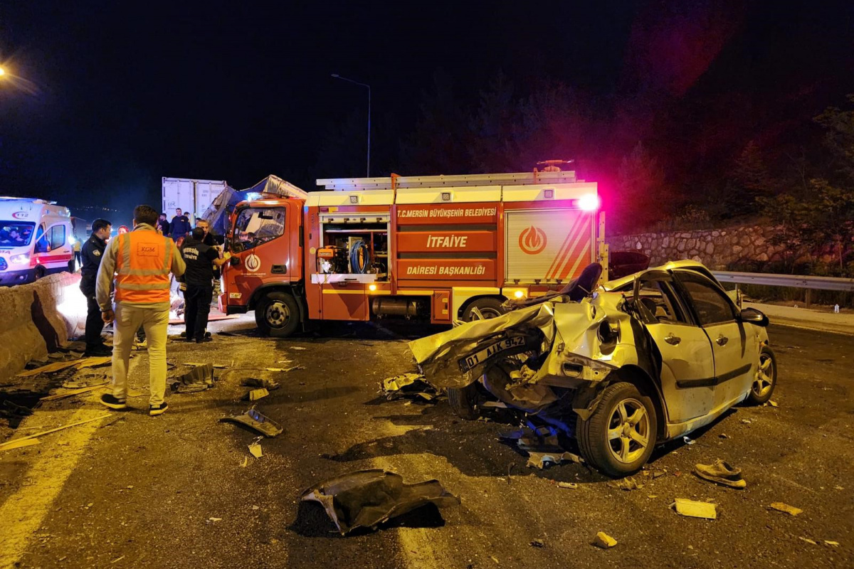 Adana'da 12 araç birbirine girdi: Ölü ve yaralılar var