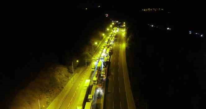 Adana’da 13 aracın karıştığı kazada kapanan otoyol ulaşıma açıldı