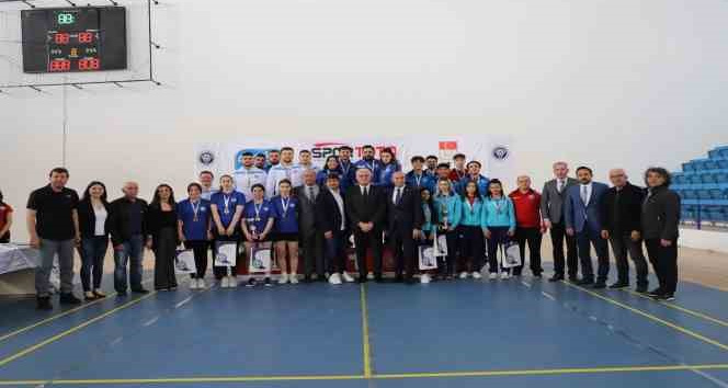 Badminton spor müsabakaları sona erdi
