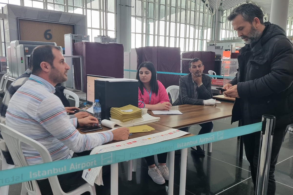 İstanbul Havalimanı’nda oy verme işlemine devam ediliyor