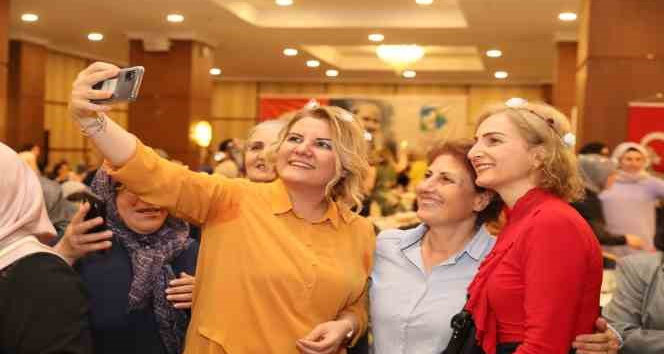 Başkan Hürriyet’ten kadınlara: "Ayaklarınız üzerinde kararlılıkla durabilmeniz için her zaman yanınızdayım"