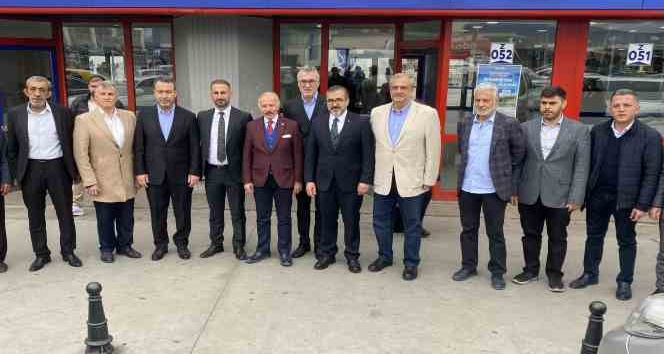 AK Partili aday Yıldırım, 15 Temmuz Demokrasi Otogarı’nda esnaf ile bir araya geldi