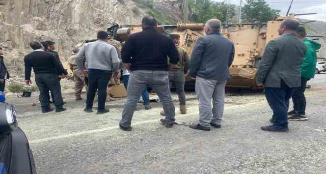 Hakkari’de askeri araç devrildi: 3 yaralı