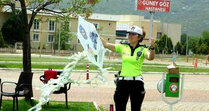 Trafik Haftası’nda depremzede çocuklar uçurtma şenliğinde eğlendi