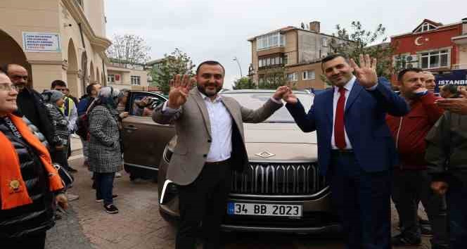AK Parti Milletvekili dayı Rasim Yağar Togg ile geldiği Büyükçekmece’de yoğun ilgi gördü