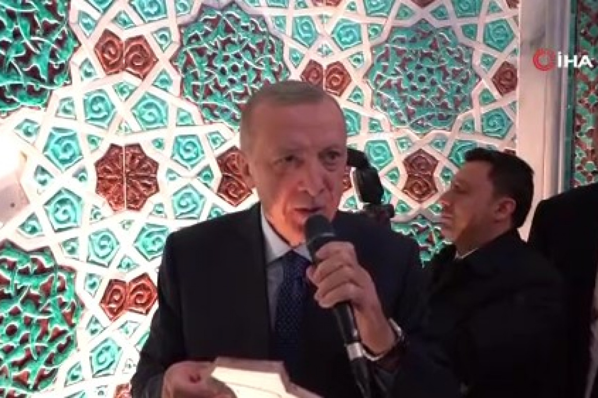 Cumhurbaşkanı Erdoğan, Barbaros Hayrettin Paşa Cami minberine kilit taşını monte etti