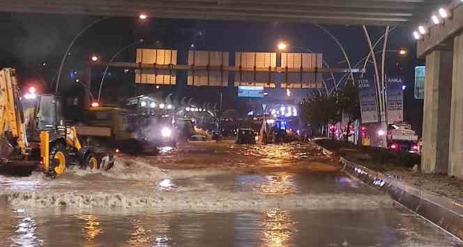 Ankara’da sağanak yağış su baskınlarına neden oldu