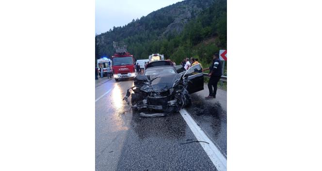 Isparta-Antalya karayolunda zincirleme kaza: 1 ölü, 4 yaralı
