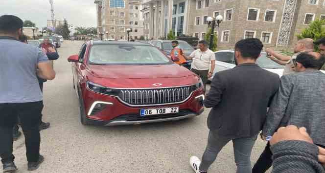 Türkiye’nin yerli otomobili TOGG Adıyaman’da, yoğun ilgi gördü