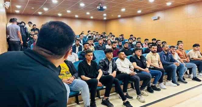 Başkan Babat, gençlerle bir araya gelerek sorunlarını dinledi