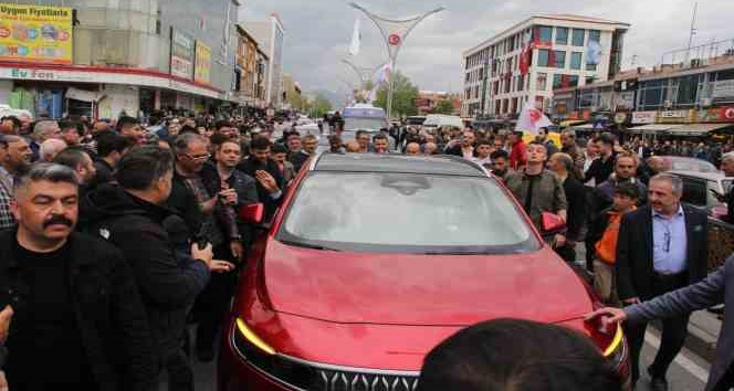 Türkiye’nin yerli otomobili TOGG Erzincan’da yoğun ilgi gördü