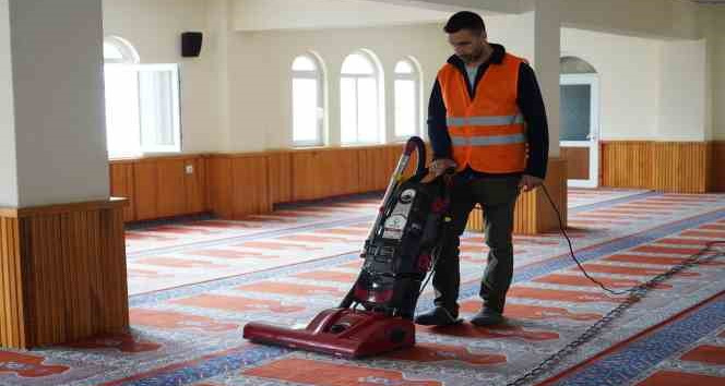Camiler hijyenik hale getiriliyor