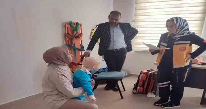 Ambulans görevlilerine eğitim verildi