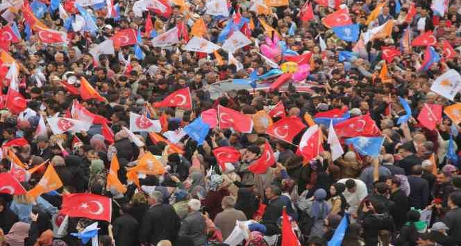 Yağmur altında Togg sevgisi