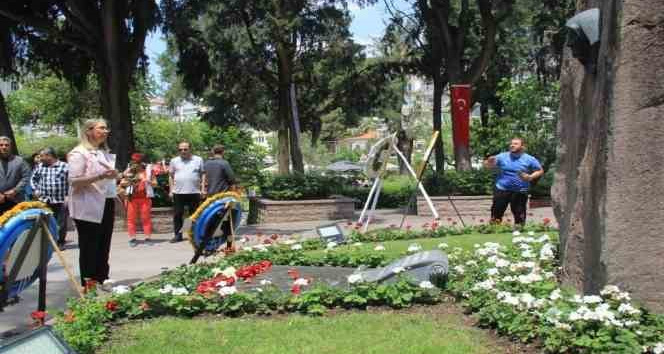 AK Partili Çankırı, Anneler Günü nedeniyle Zübeyde Hanım’ın mezarını ziyaret etti