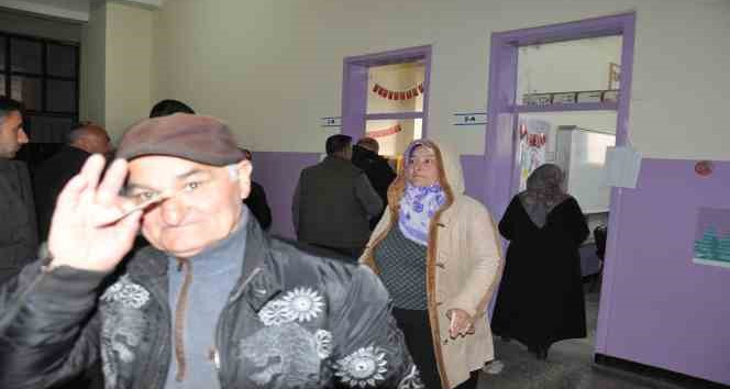Kars’ta oy kullanma işlemi başladı