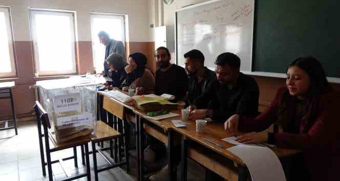 Tatvan’da oy kullanma işlemi başladı