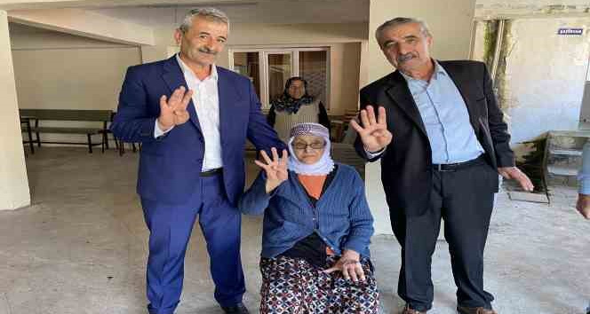 110 yaşındaki Safiye nine oy kullanmak için sandık başına gitti