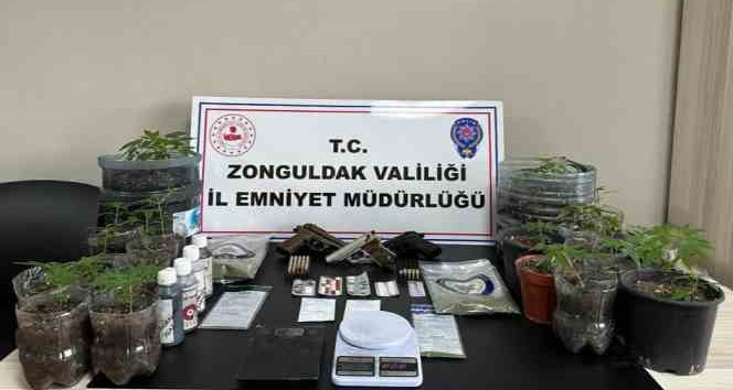 Polisten uyuşturucu operasyonu: 2 şüpheli tutuklandı