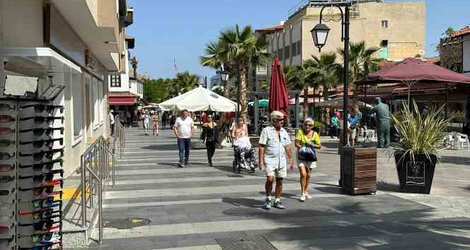 Kuşadası’nda esnaf seçimde oyunu kullandı, işinin başına döndü